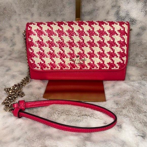 Kate Spade ♠️ NWT Hot Pink Cream Houndstooth Crossbody chain and leather strap - Picture 1 of 13